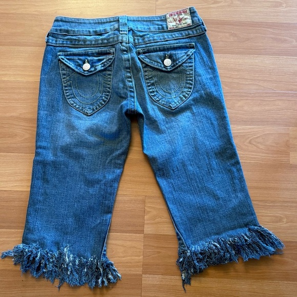 True Religion Women’s Joey Bermuda Cropped Shorts With Frayed Hem Tag Size 31 - Picture 2 of 15